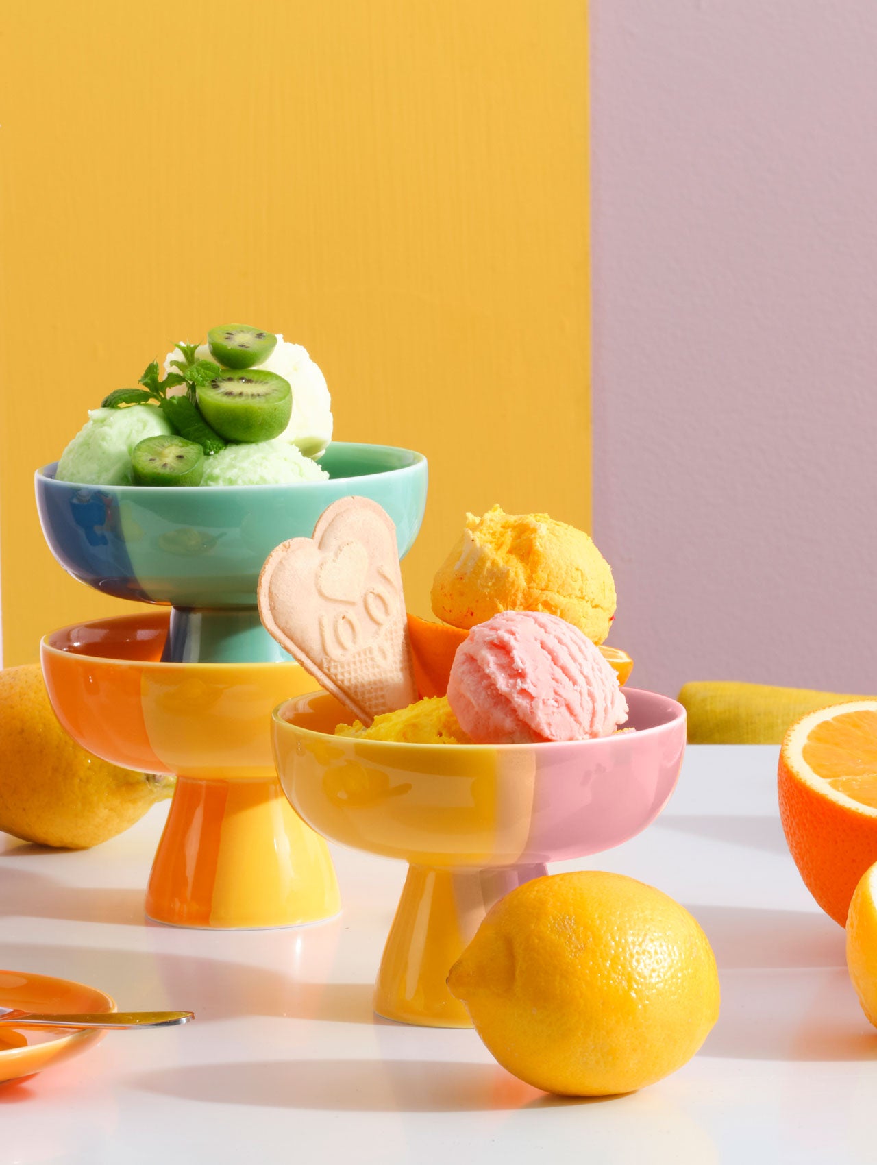bowl on foot, passion fruit smoothie